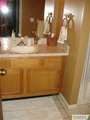 32 Hanover Square Middlesex, NJ 08846 - Photo 7 of 7