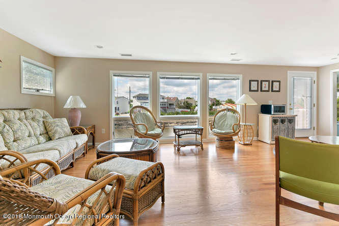 127 Trenton Avenue Point Pleasant Beach, NJ 08742 - Photo 7 of 37 127 Trenton Ave Point Pleasant-small-009