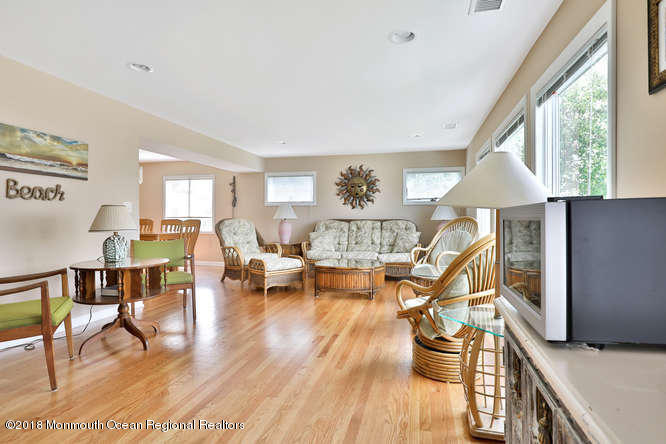 127 Trenton Avenue Point Pleasant Beach, NJ 08742 - Photo 9 of 37 127 Trenton Ave Point Pleasant-small-012