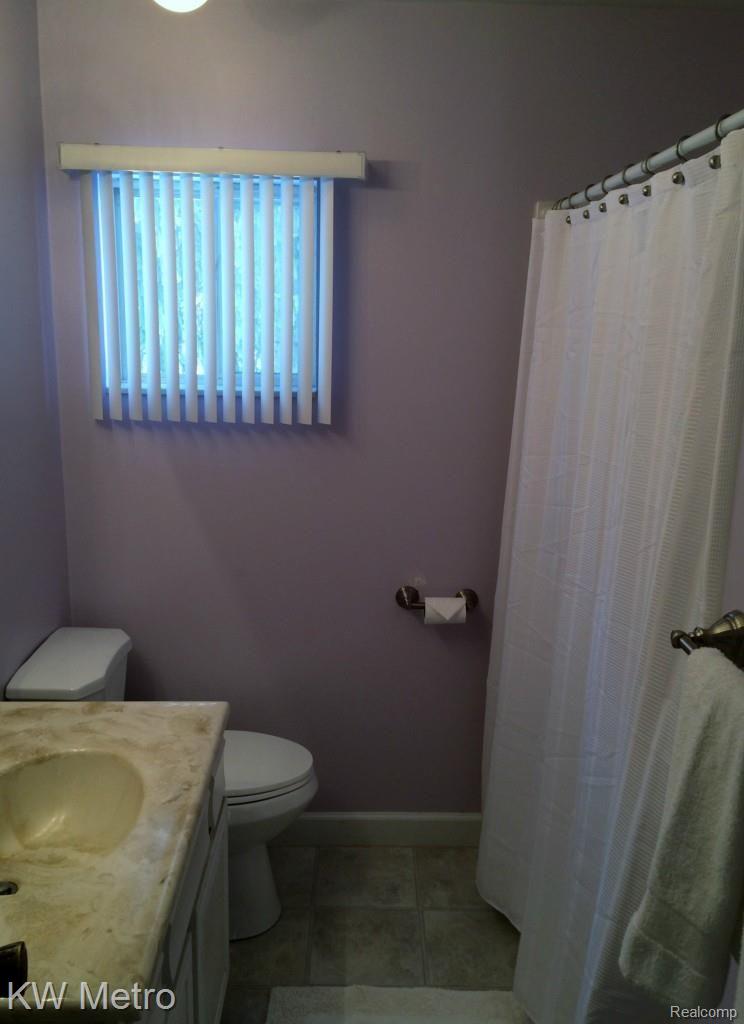 225 West Maryknoll Road Rochester, MI 48309 - Photo 19 of 24 IMG_6832.jpg