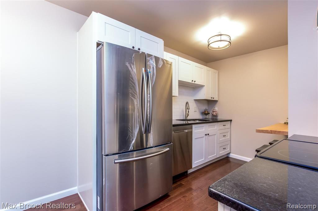 417 Parkdale Avenue, Unit 8 Rochester, MI 48307 - Photo 6 of 19