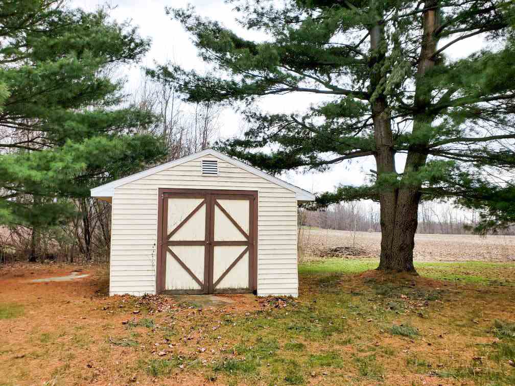 1820 East River Road Kawkawlin, MI 48631 - Photo 9 of 31