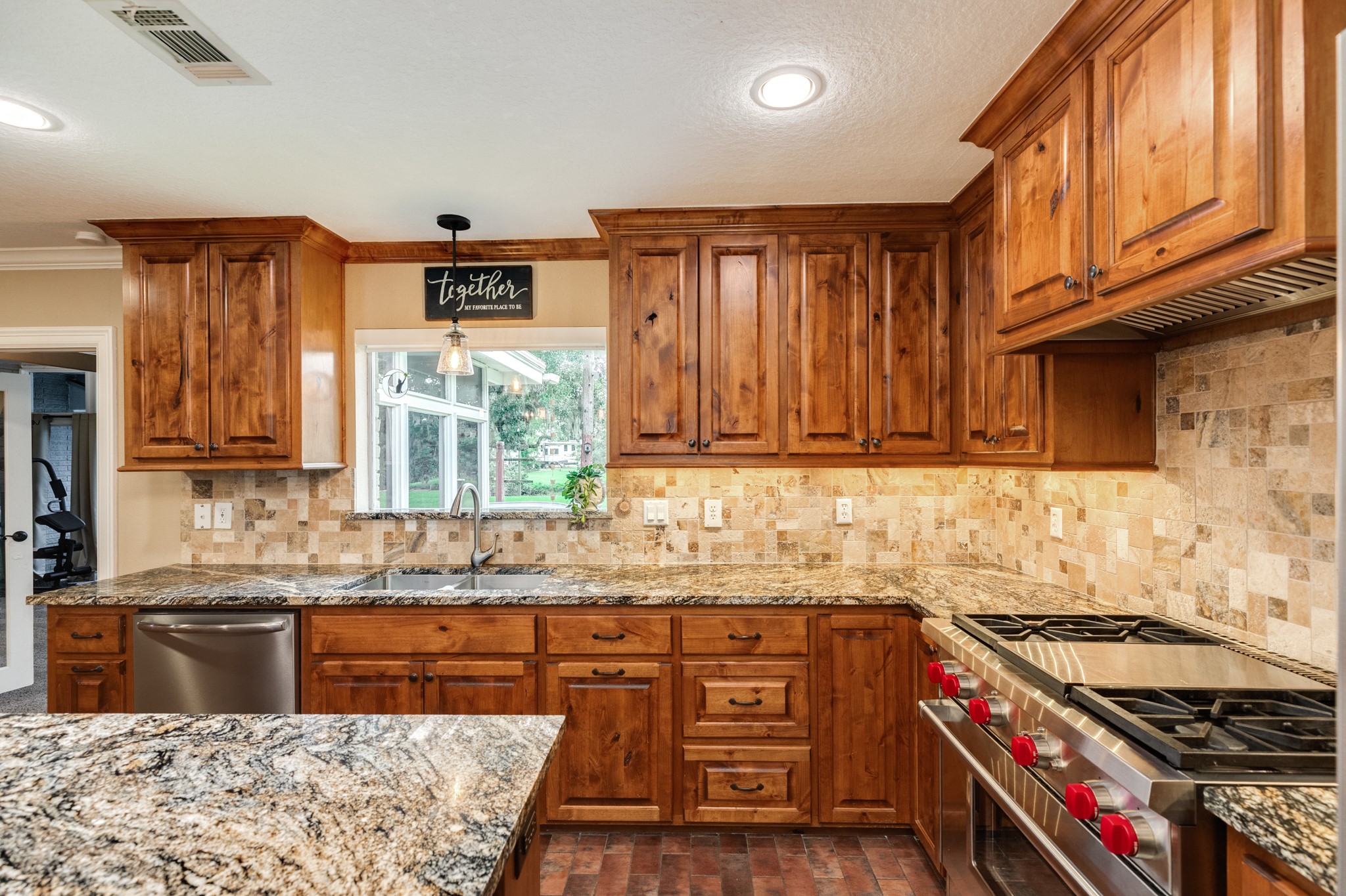 511 Edgewater Street Clute, TX 77531 - Photo 8 of 43