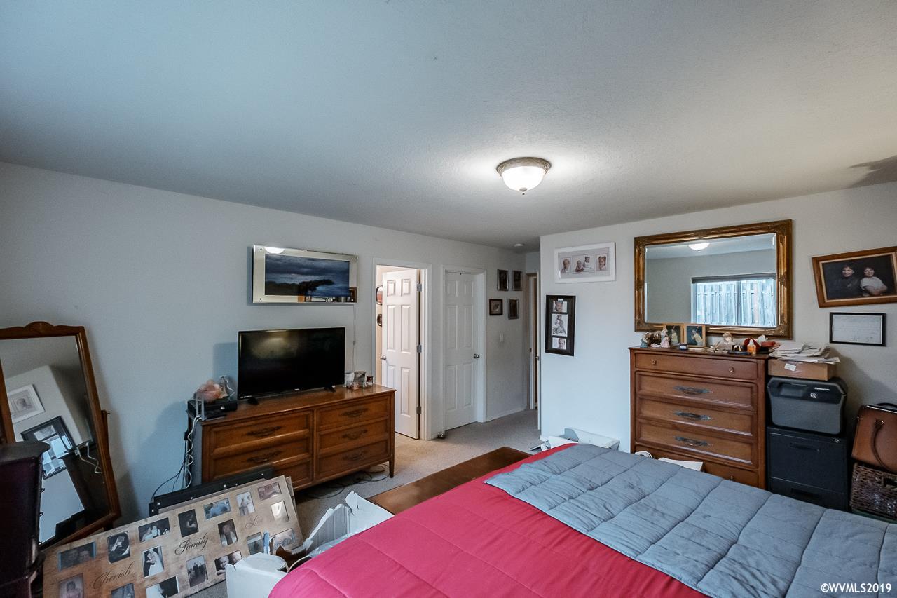 1679 Baxter Road Southeast Salem, OR 97306 - Photo 24 of 41 Gallery Image 24