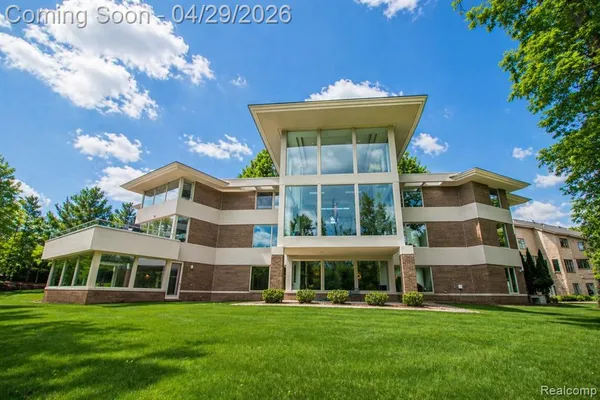 $2,750,000 | 1208 Hidden Lake Drive, Bloomfield Hills, MI 48302