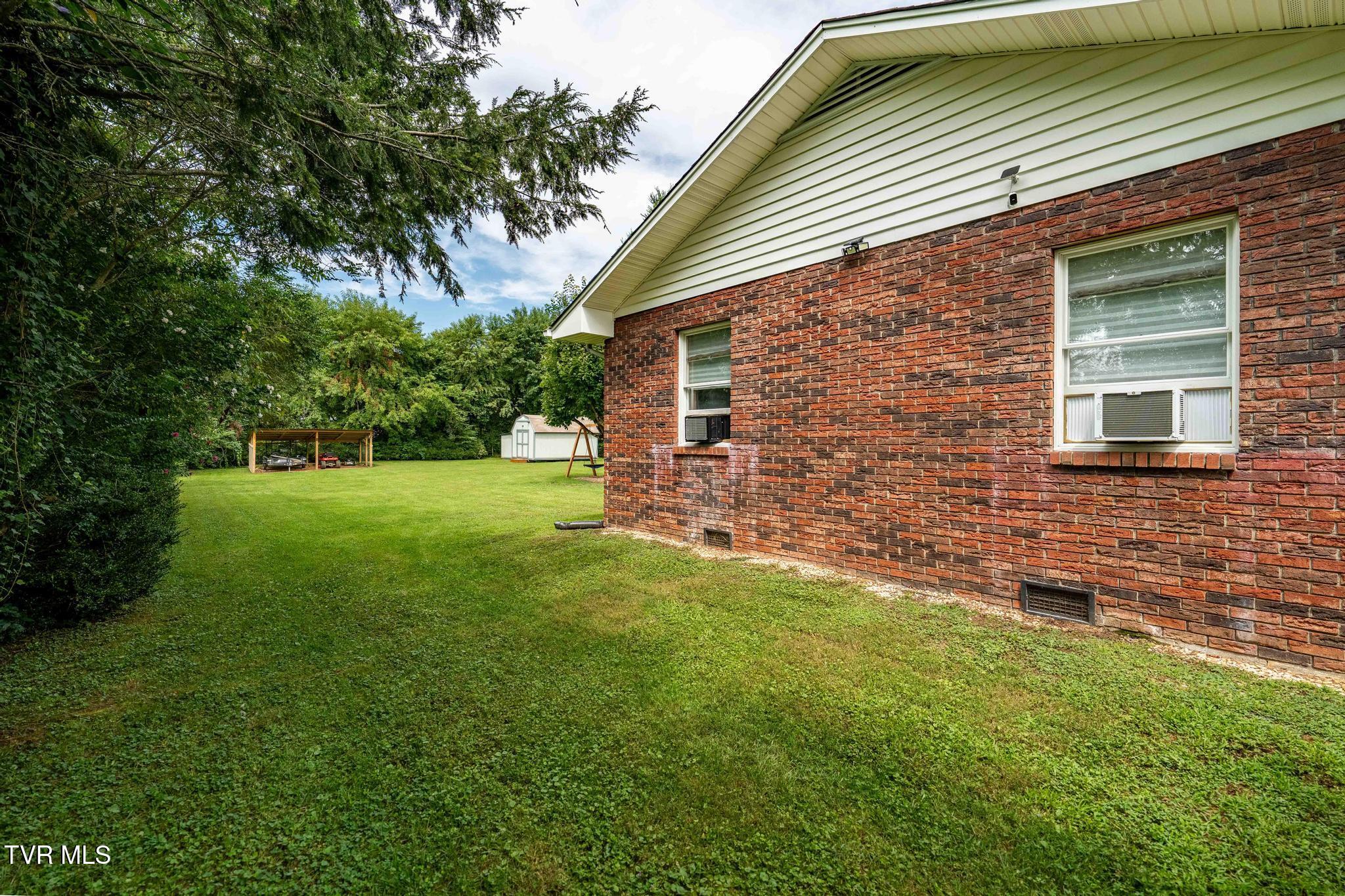 442 Adams Road Mountain City, TN 37683 - Photo 12 of 63 442 Adams Road (12 of 64)