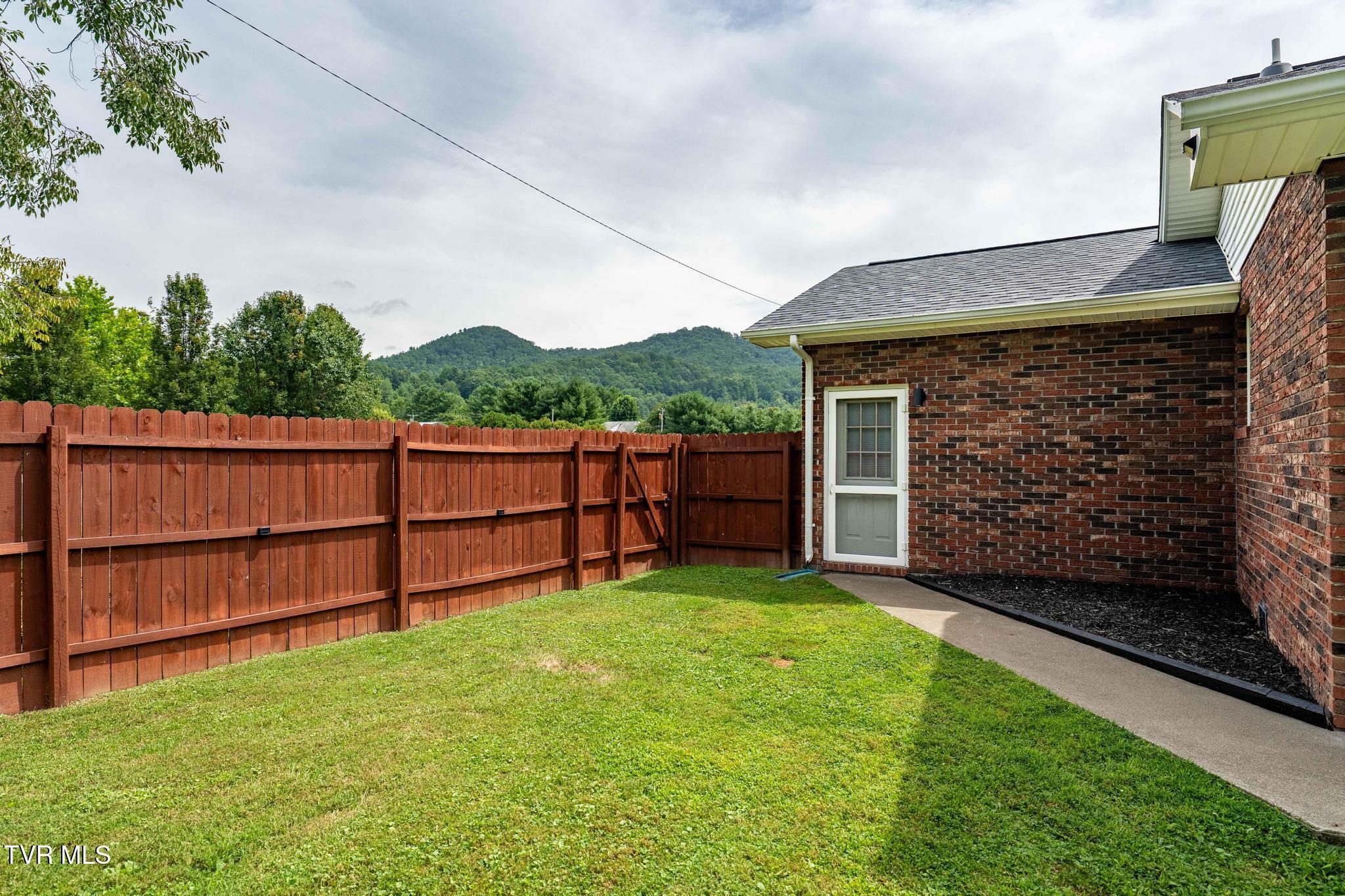 442 Adams Road Mountain City, TN 37683 - Photo 18 of 63 442 Adams Road (18 of 64)