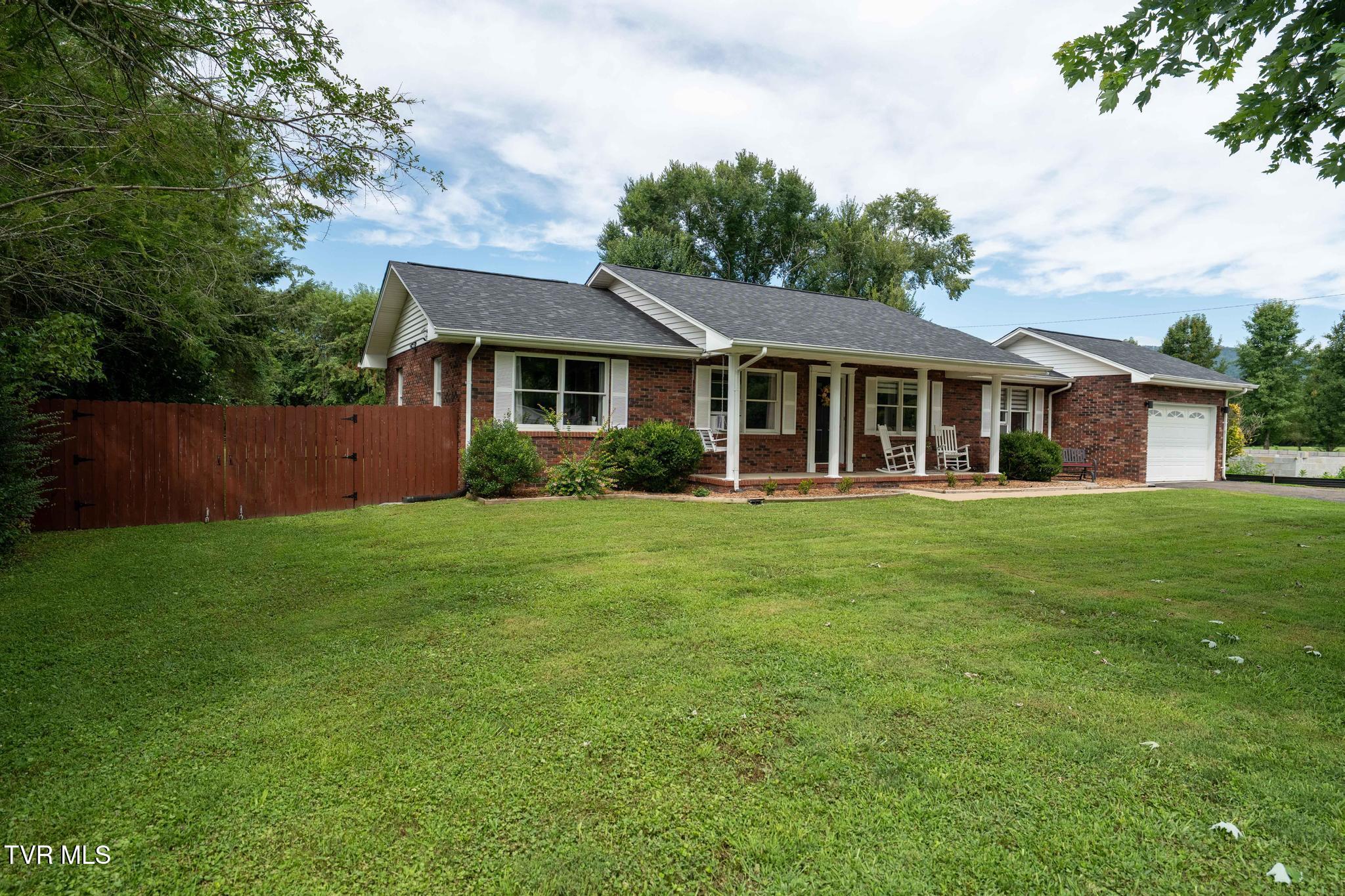 442 Adams Road Mountain City, TN 37683 - Photo 5 of 63 442 Adams Road (4 of 64)