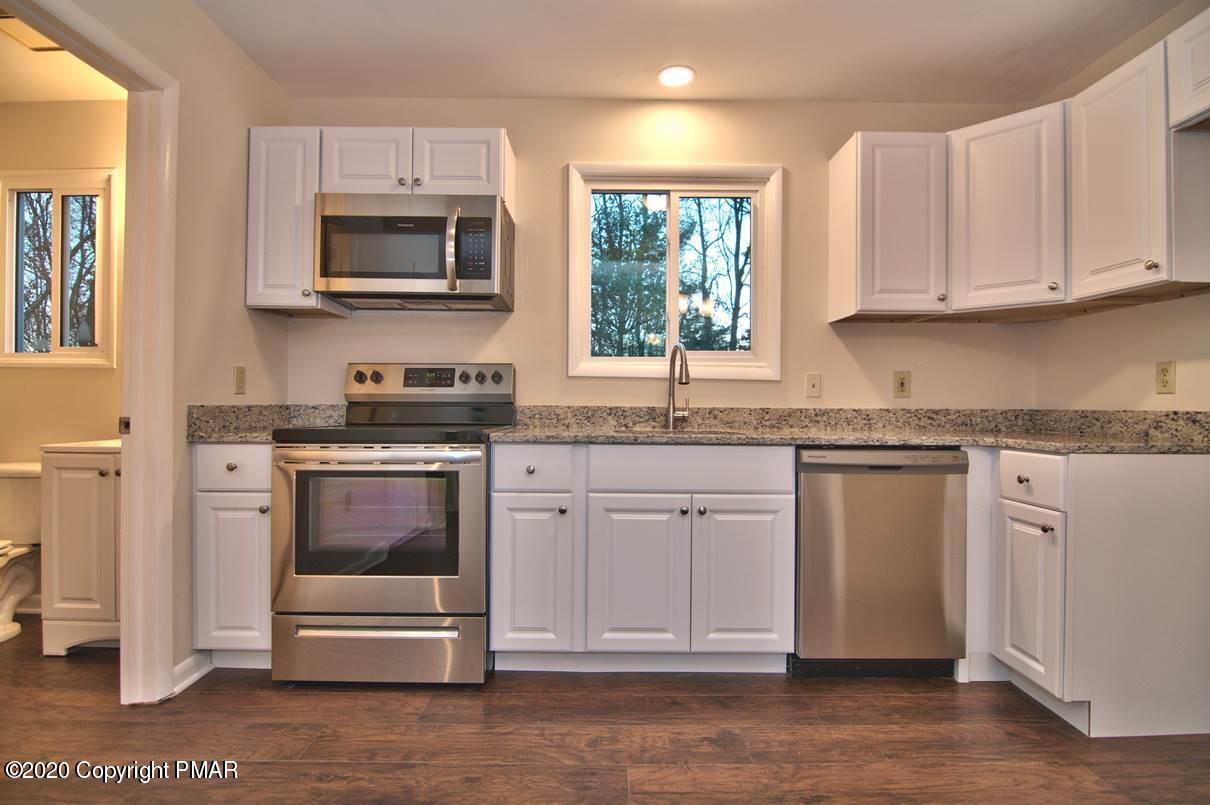 216 Murphy Circle Bushkill, PA 18324 - Photo 11 of 62 Kitchen