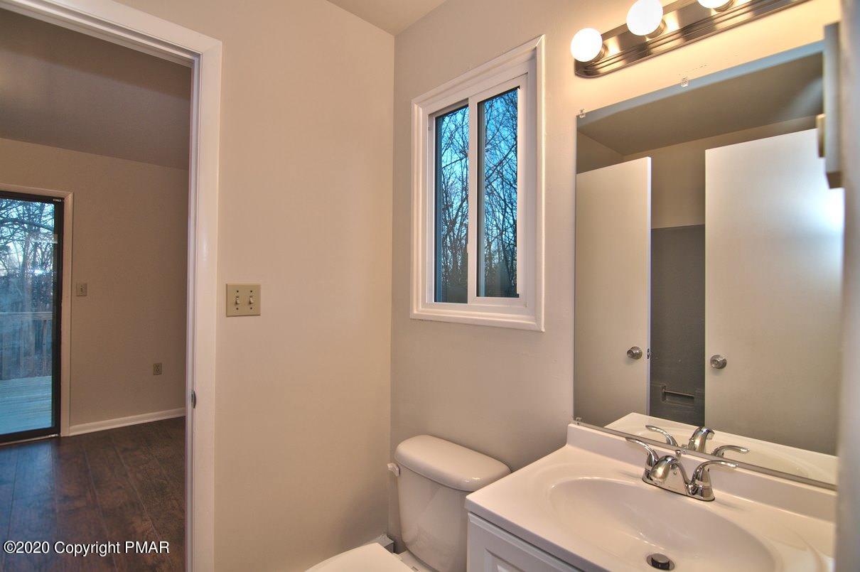 216 Murphy Circle Bushkill, PA 18324 - Photo 18 of 62 Bathroom