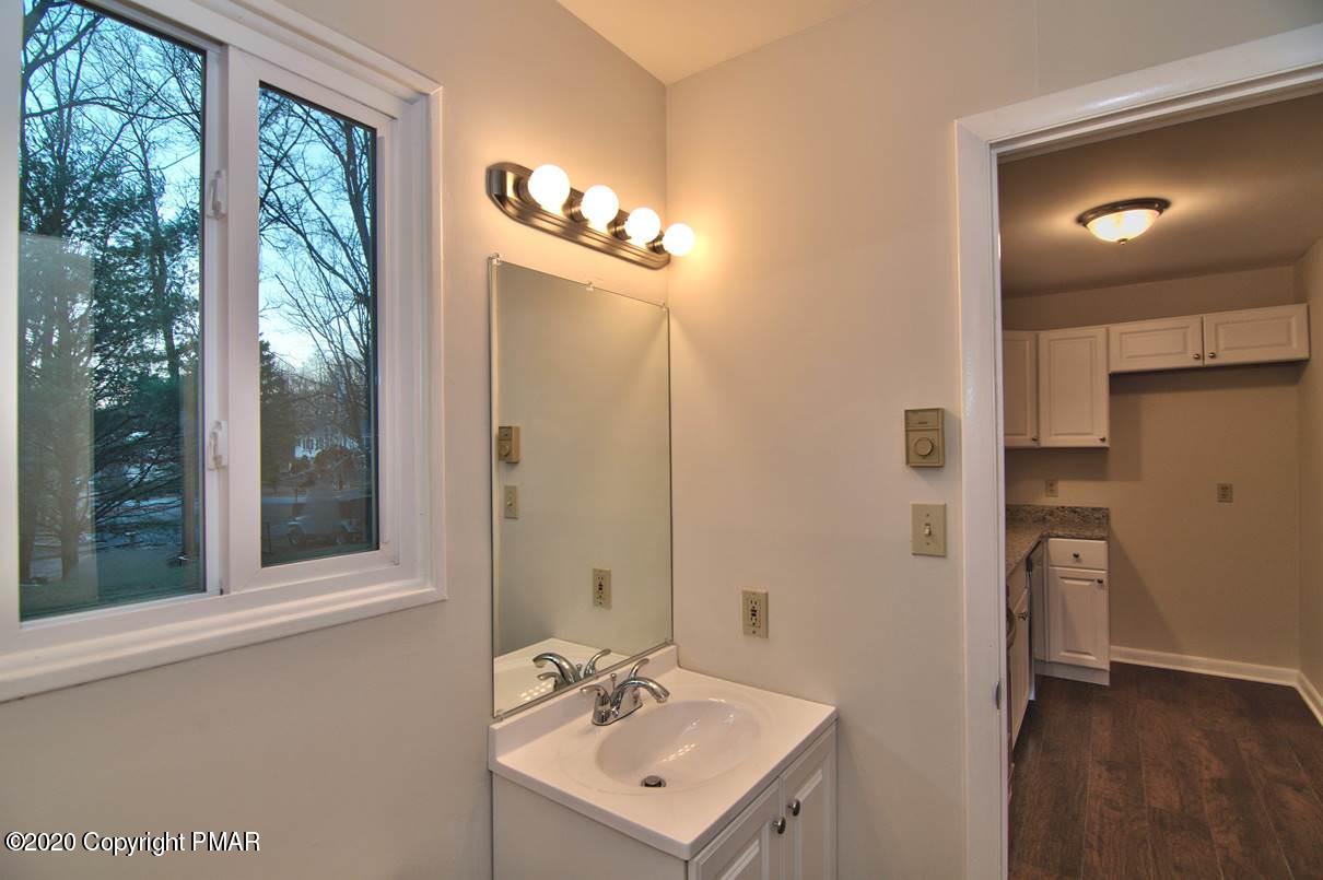 216 Murphy Circle Bushkill, PA 18324 - Photo 19 of 62 Bathroom