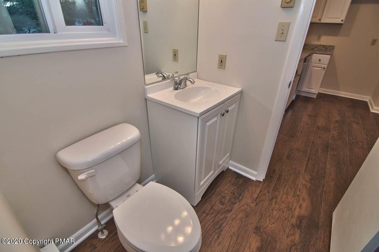 216 Murphy Circle Bushkill, PA 18324 - Photo 20 of 62 Bathroom