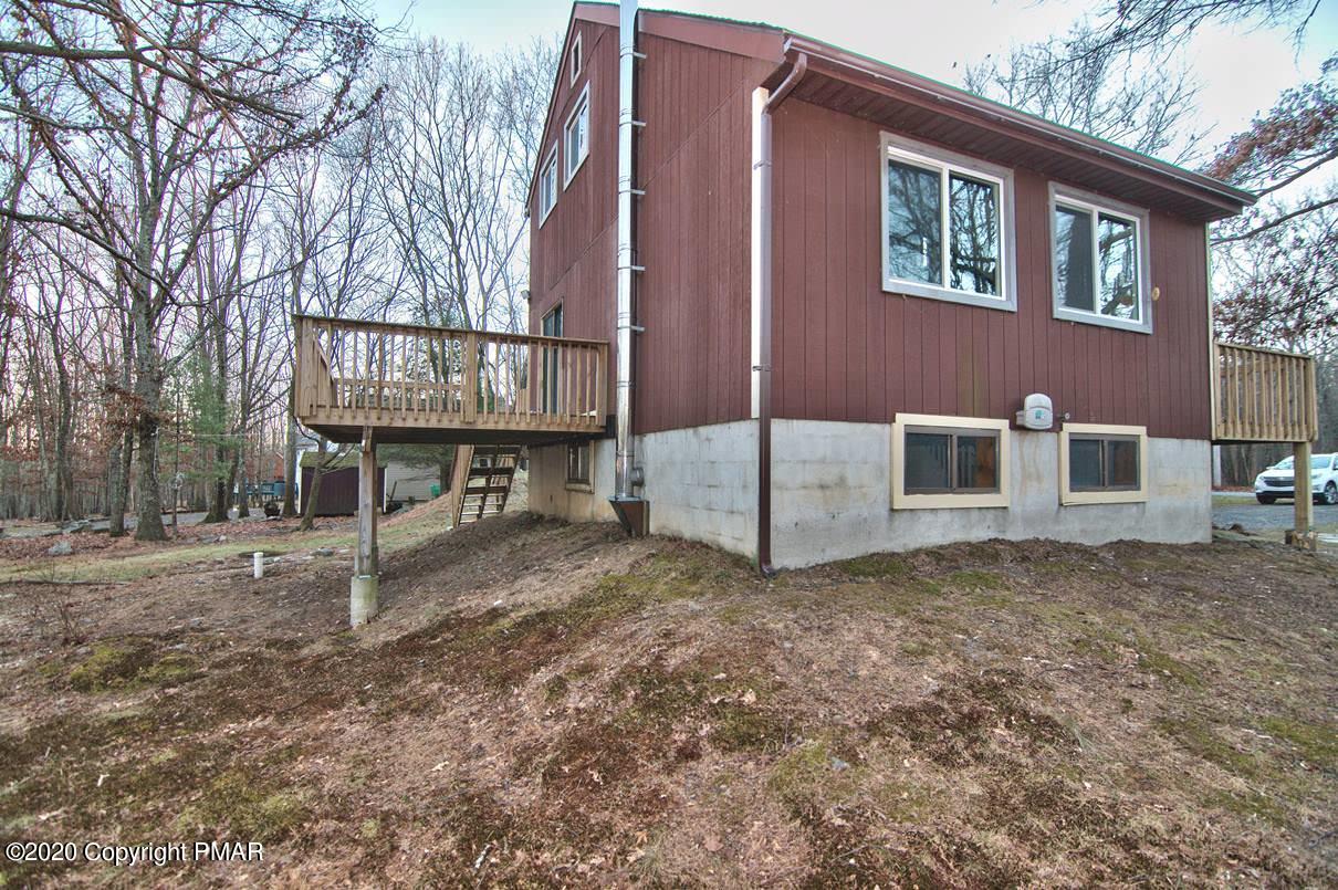 216 Murphy Circle Bushkill, PA 18324 - Photo 3 of 62 Side View