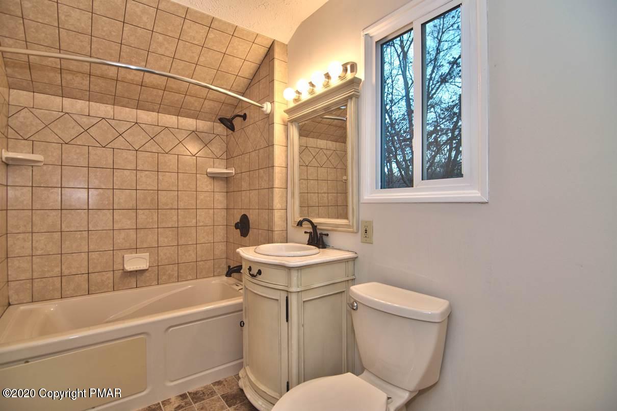216 Murphy Circle Bushkill, PA 18324 - Photo 31 of 62 Master Bathroom
