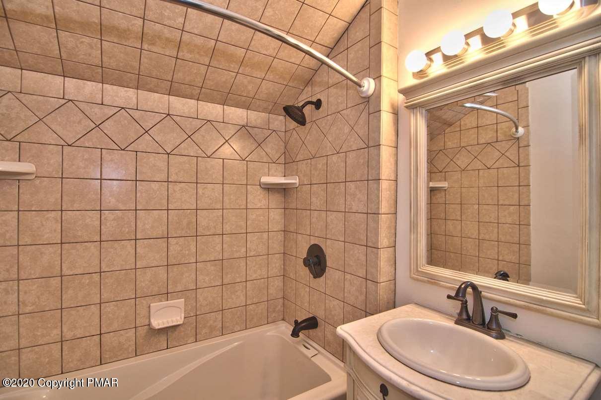 216 Murphy Circle Bushkill, PA 18324 - Photo 33 of 62 Master Bathroom