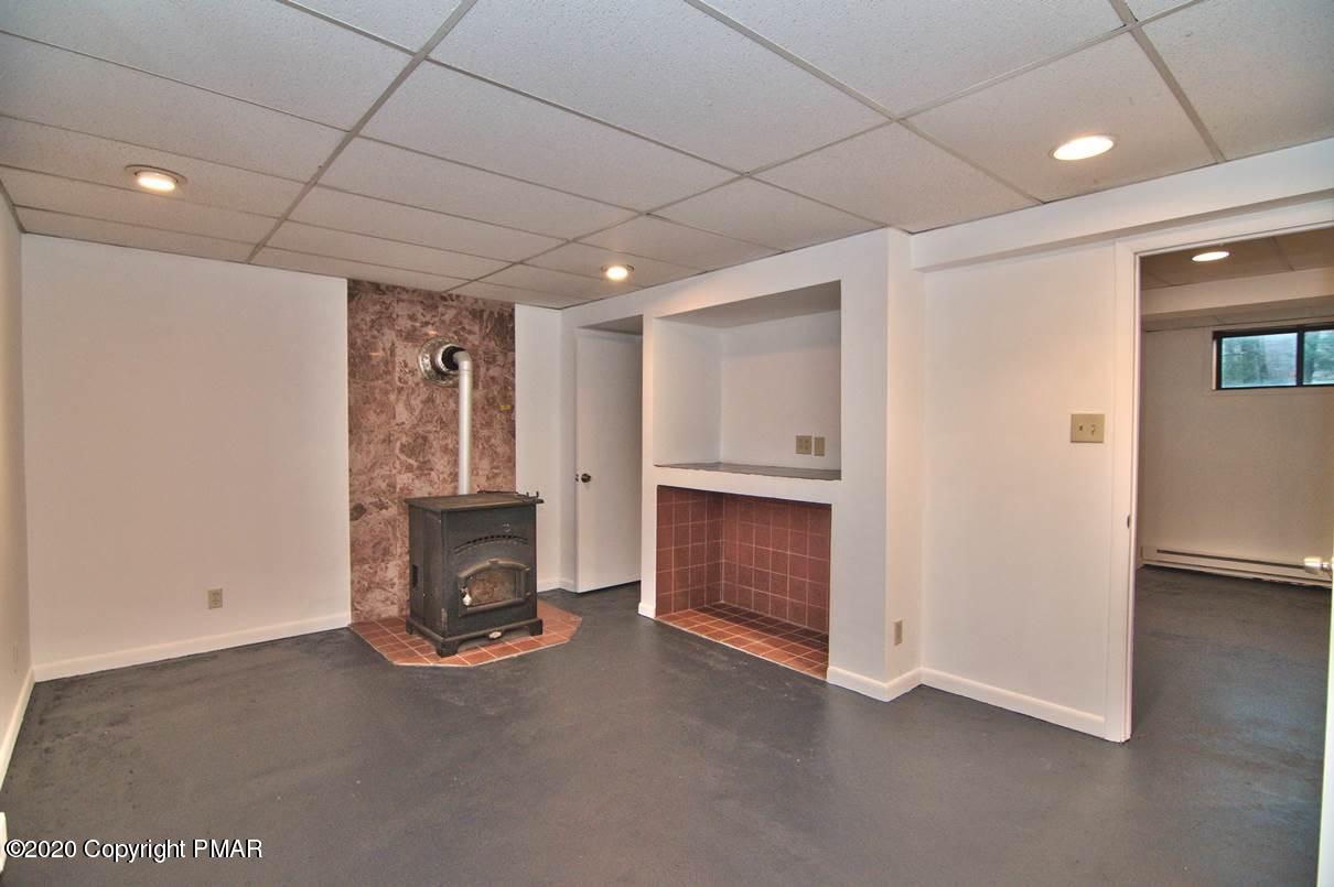 216 Murphy Circle Bushkill, PA 18324 - Photo 39 of 62 Family Room