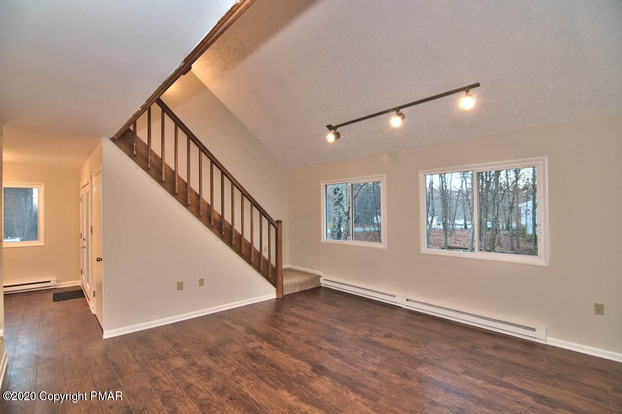 216 Murphy Circle Bushkill, PA 18324 - Photo 4 of 62 Living Room