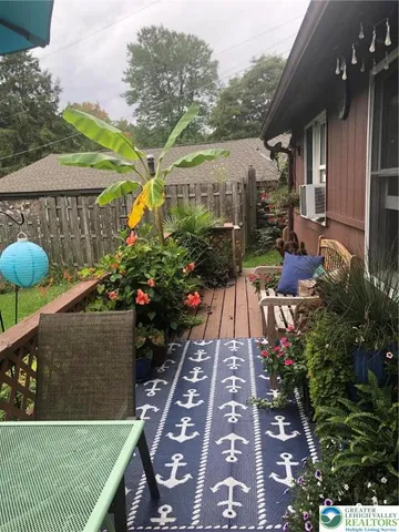 $980,000 | 810 Dragonhead Way, Stroudsburg, PA 18360