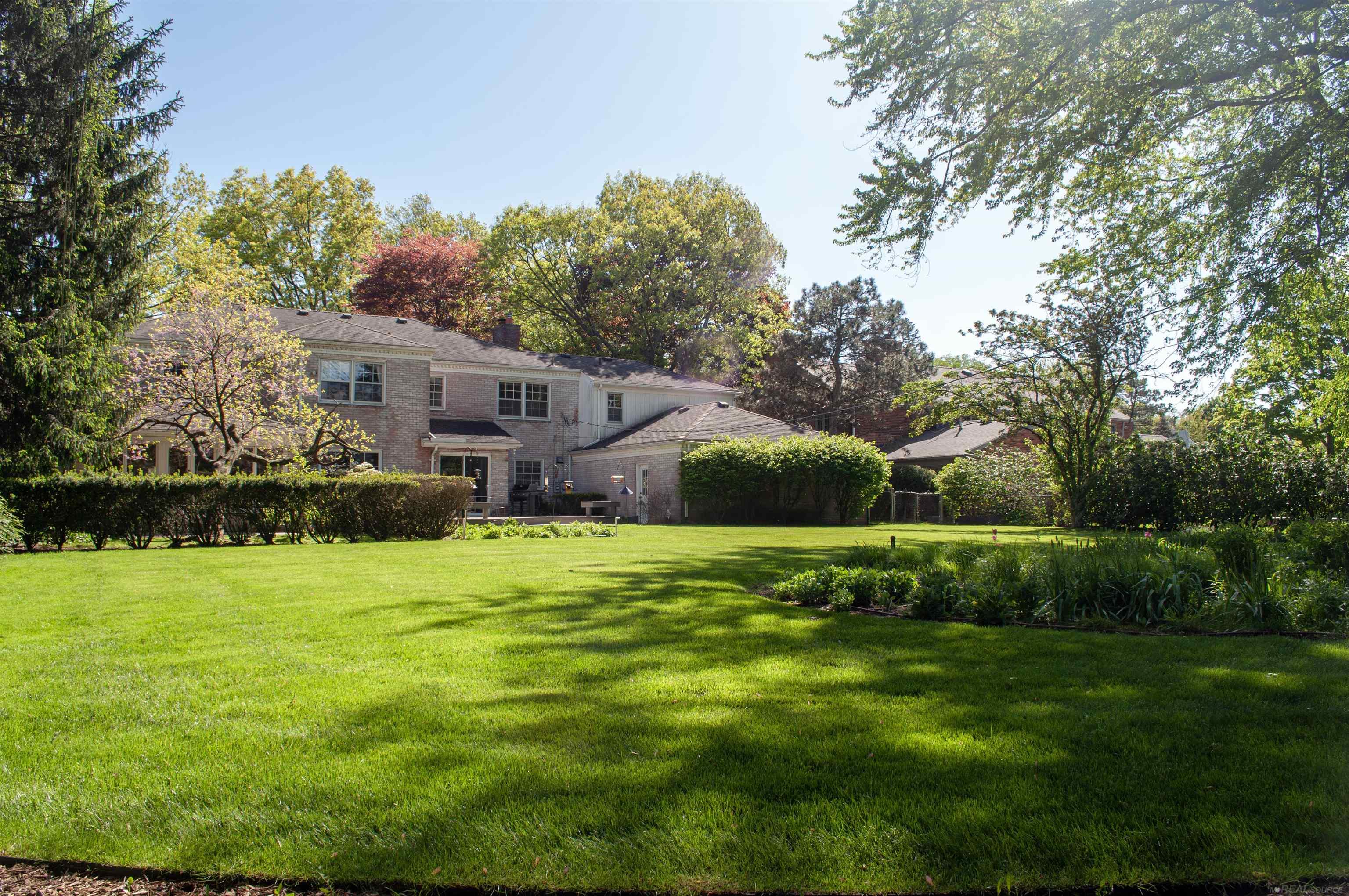 570 Oxford Road Grosse Pointe Woods, MI 48236 - Photo 99 of 99