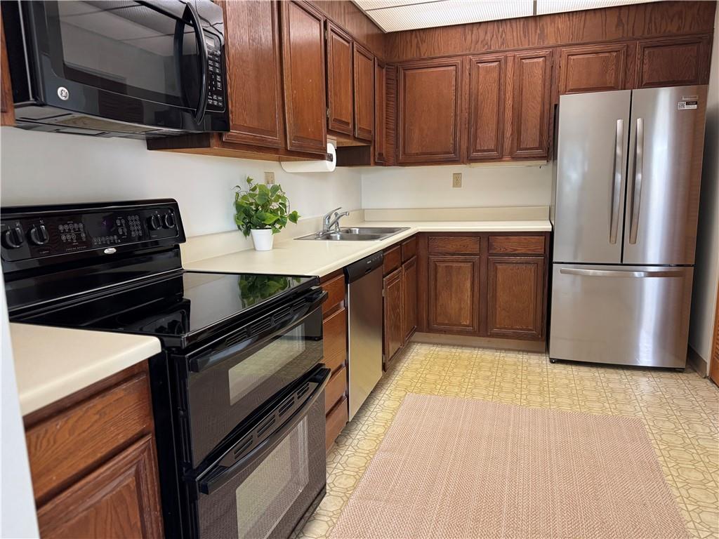 750 Washington Road, Unit 409 Pittsburgh, PA 15228 - Photo 11 of 21 a kitchen with a sink stove and microwave