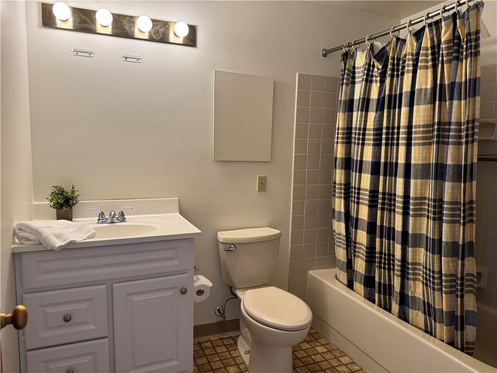 750 Washington Road, Unit 409 Pittsburgh, PA 15228 - Photo 13 of 21 a bathroom with a sink toilet and shower