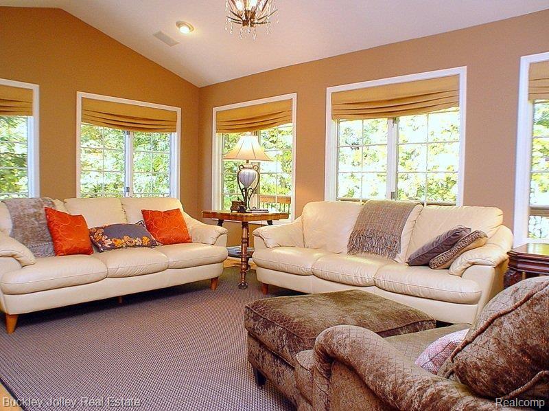7062 Summit Ridge Brighton, MI 48116 - Photo 8 of 25 Lots of Natural Light.jpg