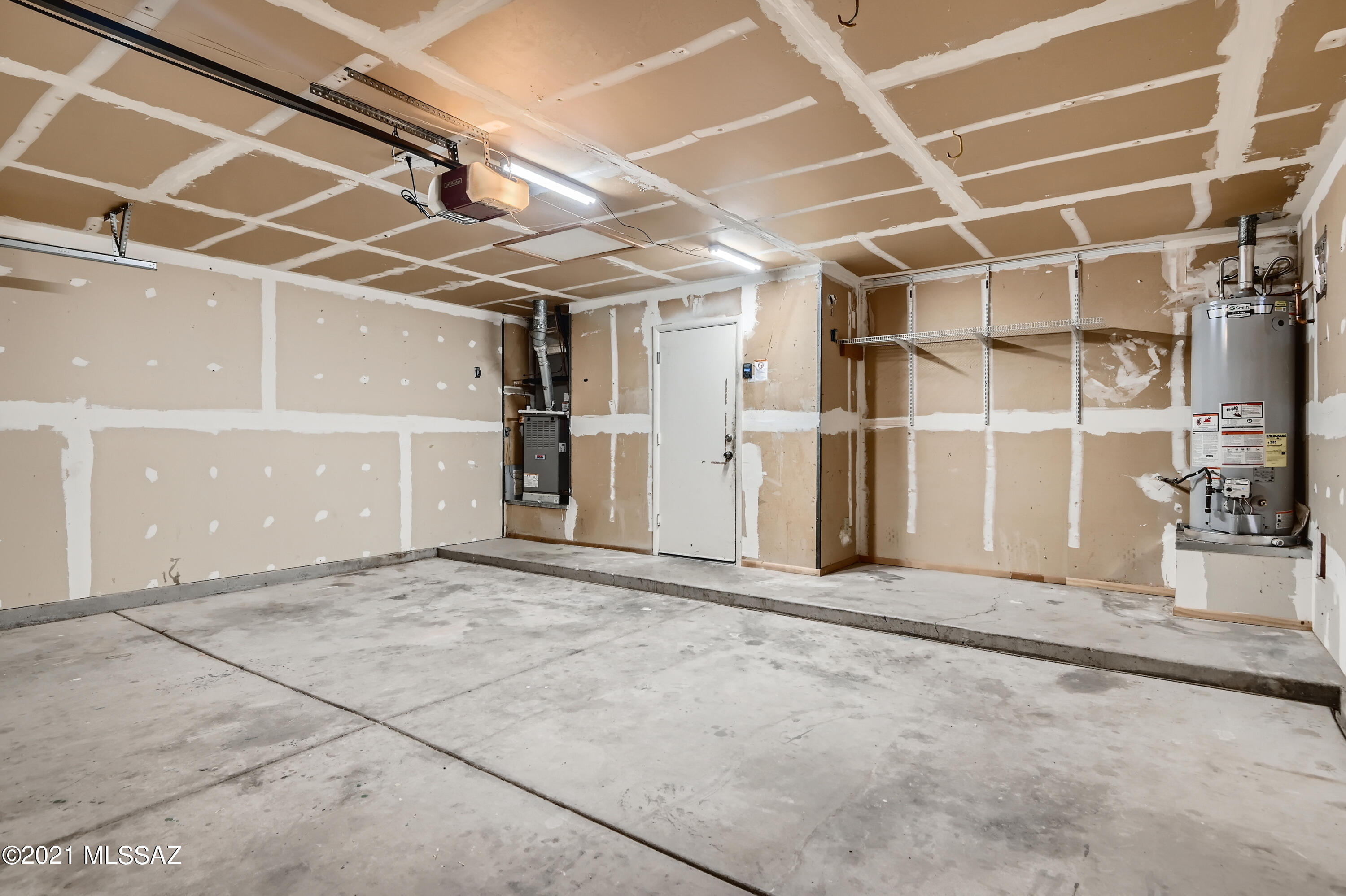 10681 Keystone Road East Tucson, AZ 85730 - Photo 28 of 33 a view of an empty room