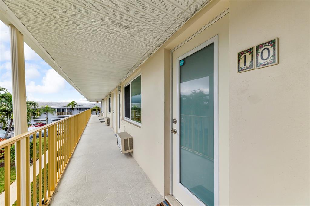 11 Southwest 4th Avenue, Unit 10 Boca Raton, FL 33432 - Photo 2 of 32