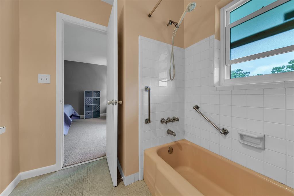 11 Southwest 4th Avenue, Unit 10 Boca Raton, FL 33432 - Photo 24 of 32 a bathroom with a tub and a sink