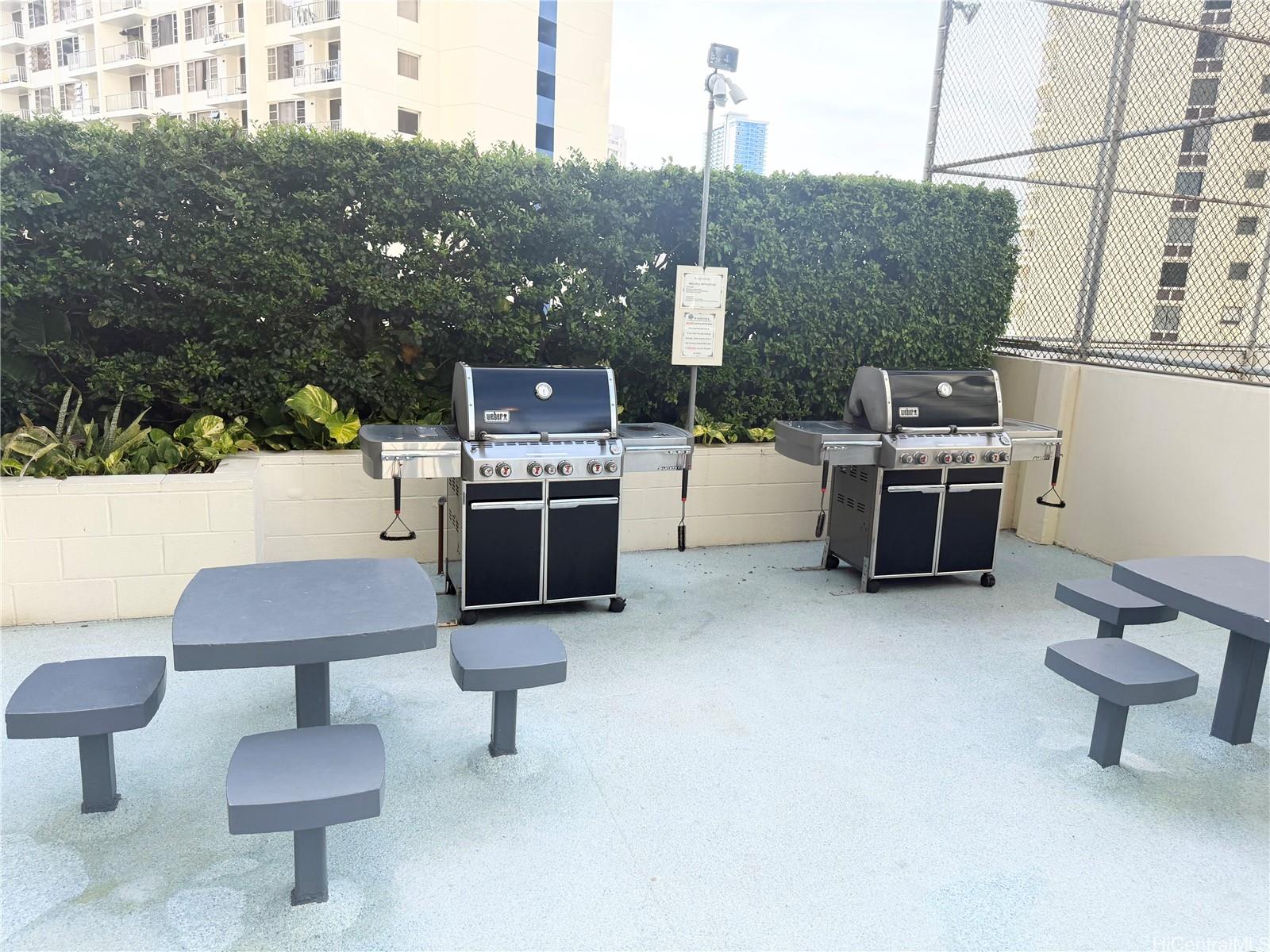 469 Ena Road, Unit 2103 Honolulu, HI 96815 - Photo 21 of 22 BBQ area