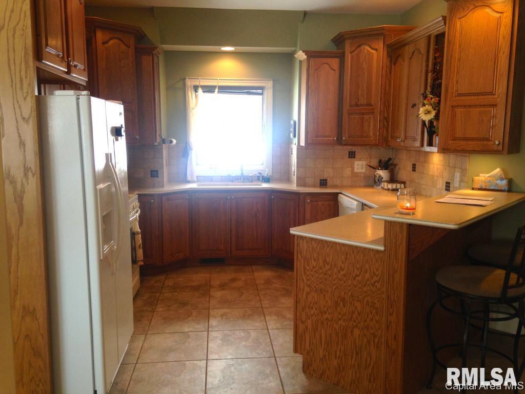 19560 Pinecrest Road Petersburg, IL 62675 - Photo 12 of 24 Gallery Image 12
