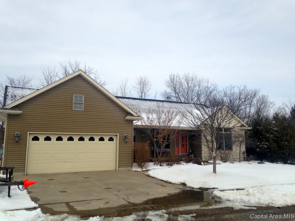 19560 Pinecrest Road Petersburg, IL 62675 - Photo 2 of 24 Gallery Image 2