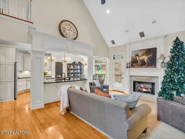 $800,000 | 10 Hawthorn Place, Norris, TN 37828