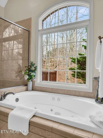 $800,000 | 10 Hawthorn Place, Norris, TN 37828