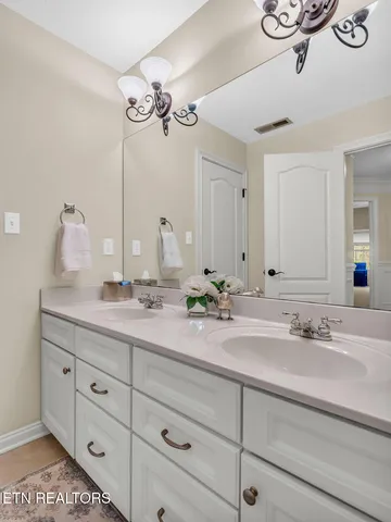 $800,000 | 10 Hawthorn Place, Norris, TN 37828