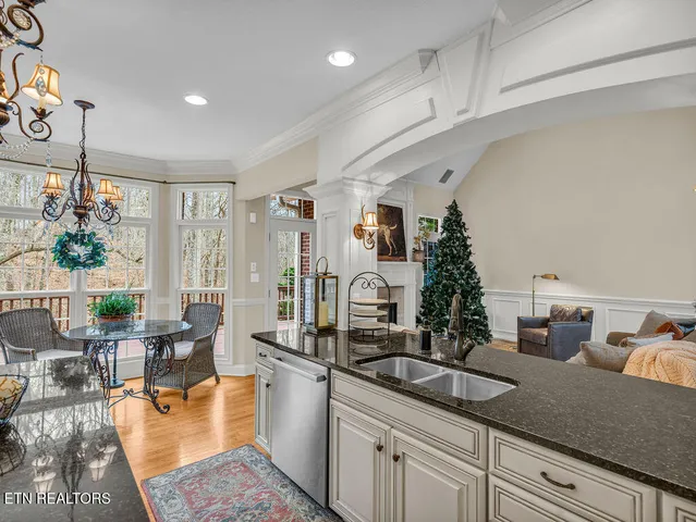 $800,000 | 10 Hawthorn Place, Norris, TN 37828