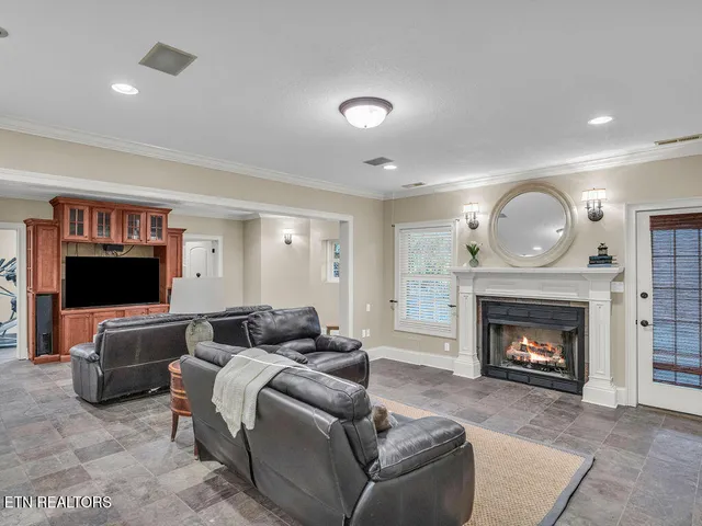 $800,000 | 10 Hawthorn Place, Norris, TN 37828