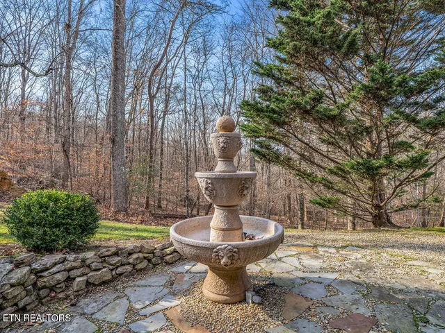 $800,000 | 10 Hawthorn Place, Norris, TN 37828