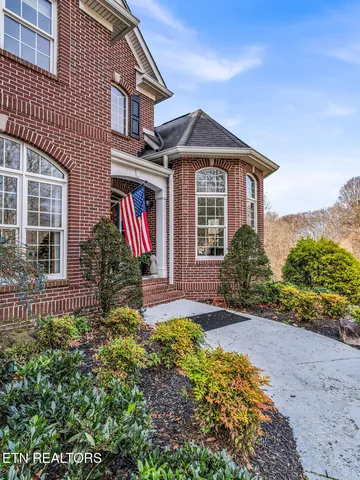 $800,000 | 10 Hawthorn Place, Norris, TN 37828