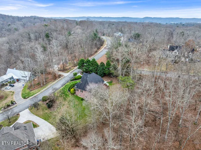 $800,000 | 10 Hawthorn Place, Norris, TN 37828