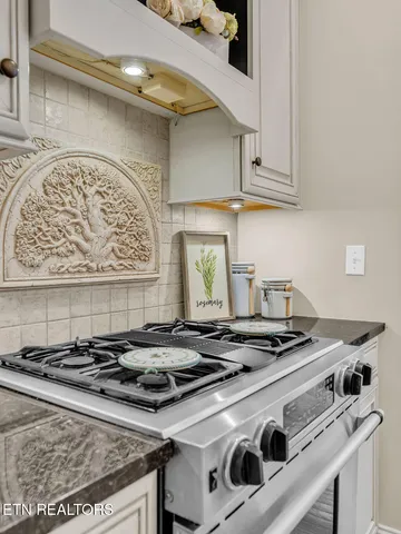 $800,000 | 10 Hawthorn Place, Norris, TN 37828