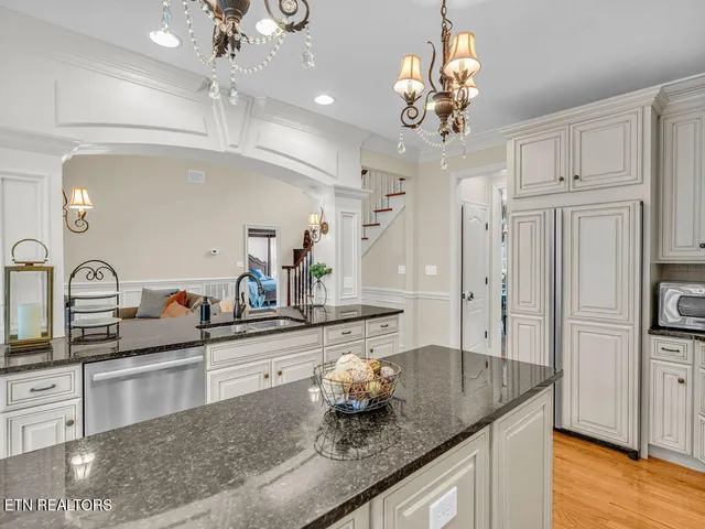 $800,000 | 10 Hawthorn Place, Norris, TN 37828