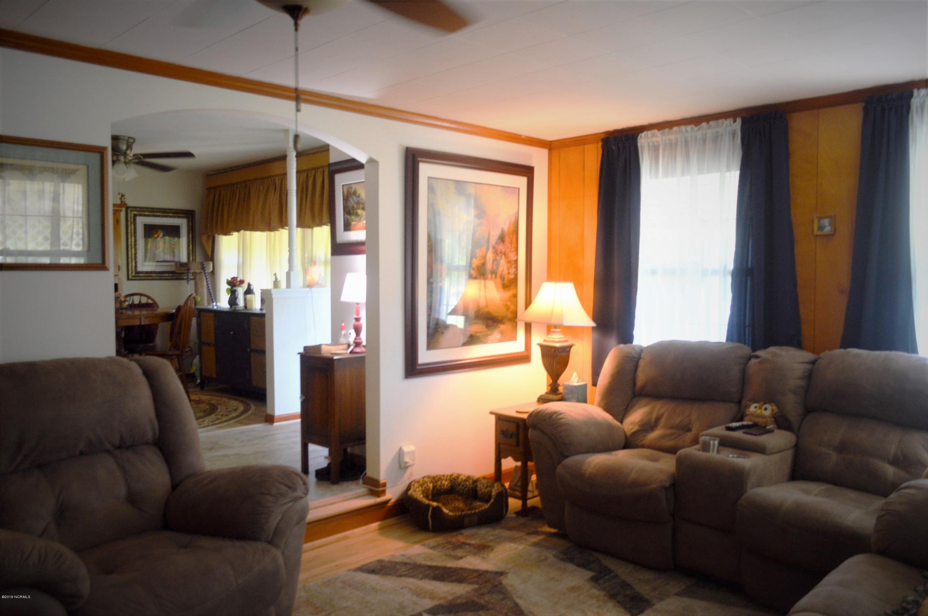 116 Johnny Parker Road Jacksonville, NC 28540 - Photo 3 of 21 DSC_1031
