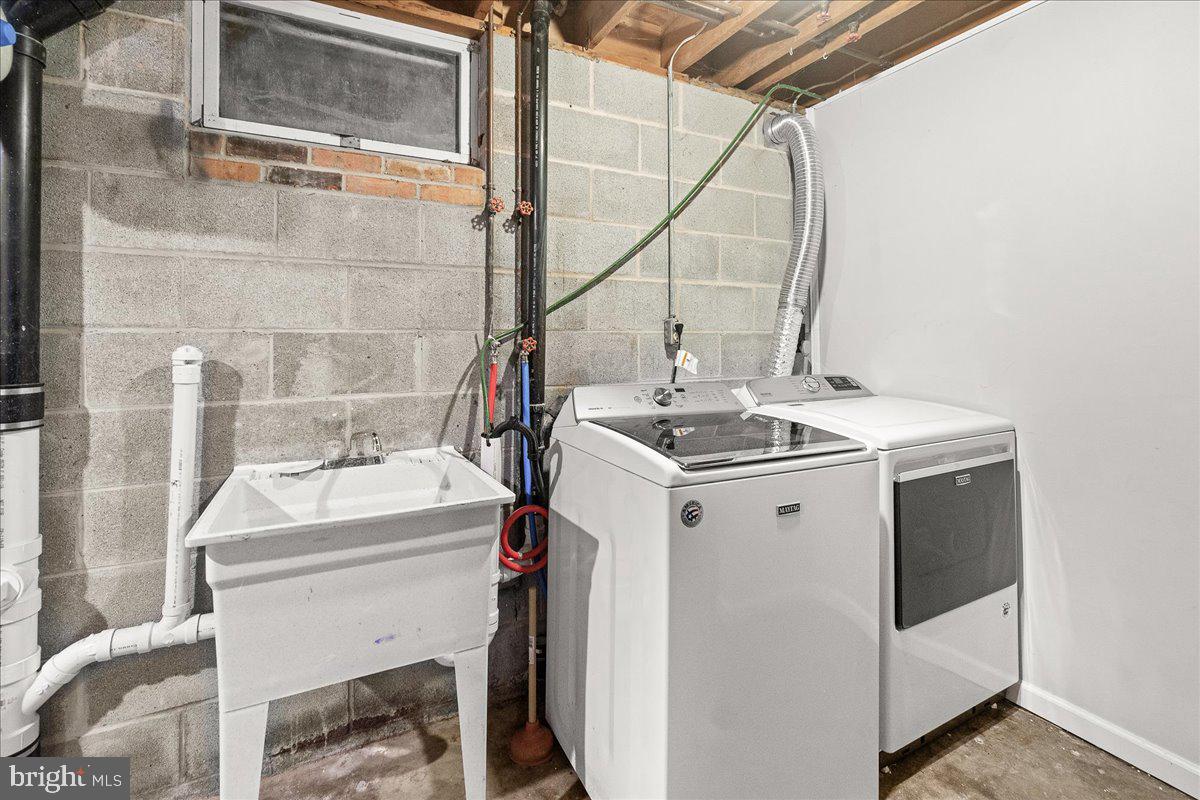 8028 Fieldstone Drive Frederick, MD 21702 - Photo 37 of 55 Laundry