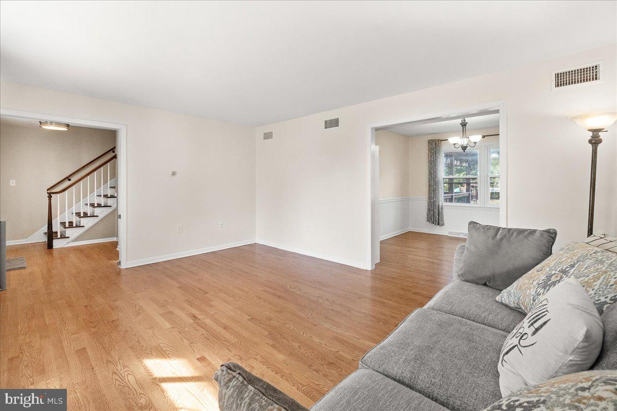 8028 Fieldstone Drive Frederick, MD 21702 - Photo 8 of 55 Living Room