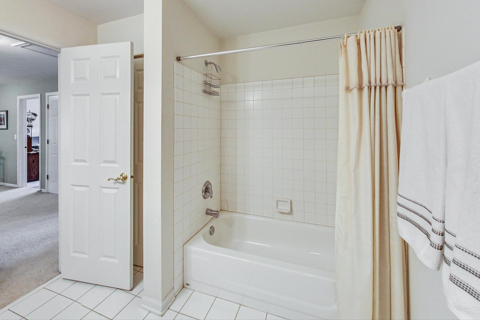 8052 Orchard Commons West Long Grove, IL 60060 - Photo 23 of 32 a bathroom with a bathtub and a shower