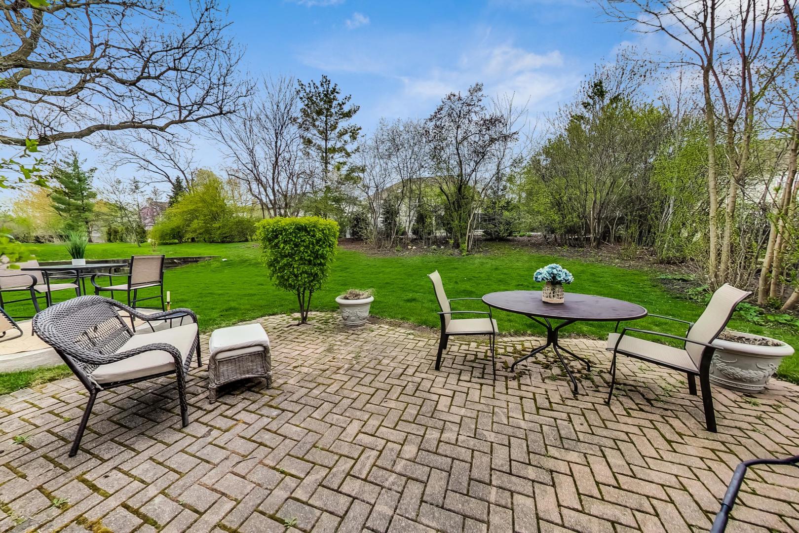 8052 Orchard Commons West Long Grove, IL 60060 - Photo 25 of 32 a view of a sitting area with furniture and garden