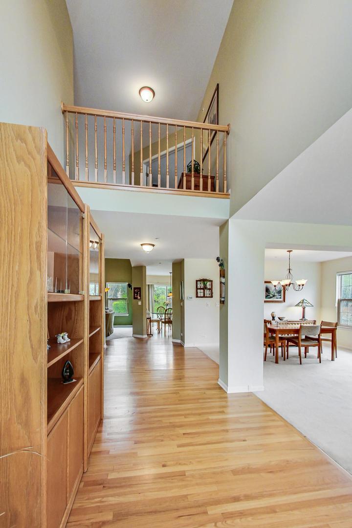 8052 Orchard Commons West Long Grove, IL 60060 - Photo 4 of 32 a view of a livingroom with furniture staircase and kitchen view