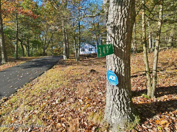 $519,000 | 349 Bumble Bee Pass, Cresco, PA 18326