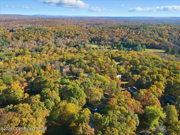 $519,000 | 349 Bumble Bee Pass, Cresco, PA 18326